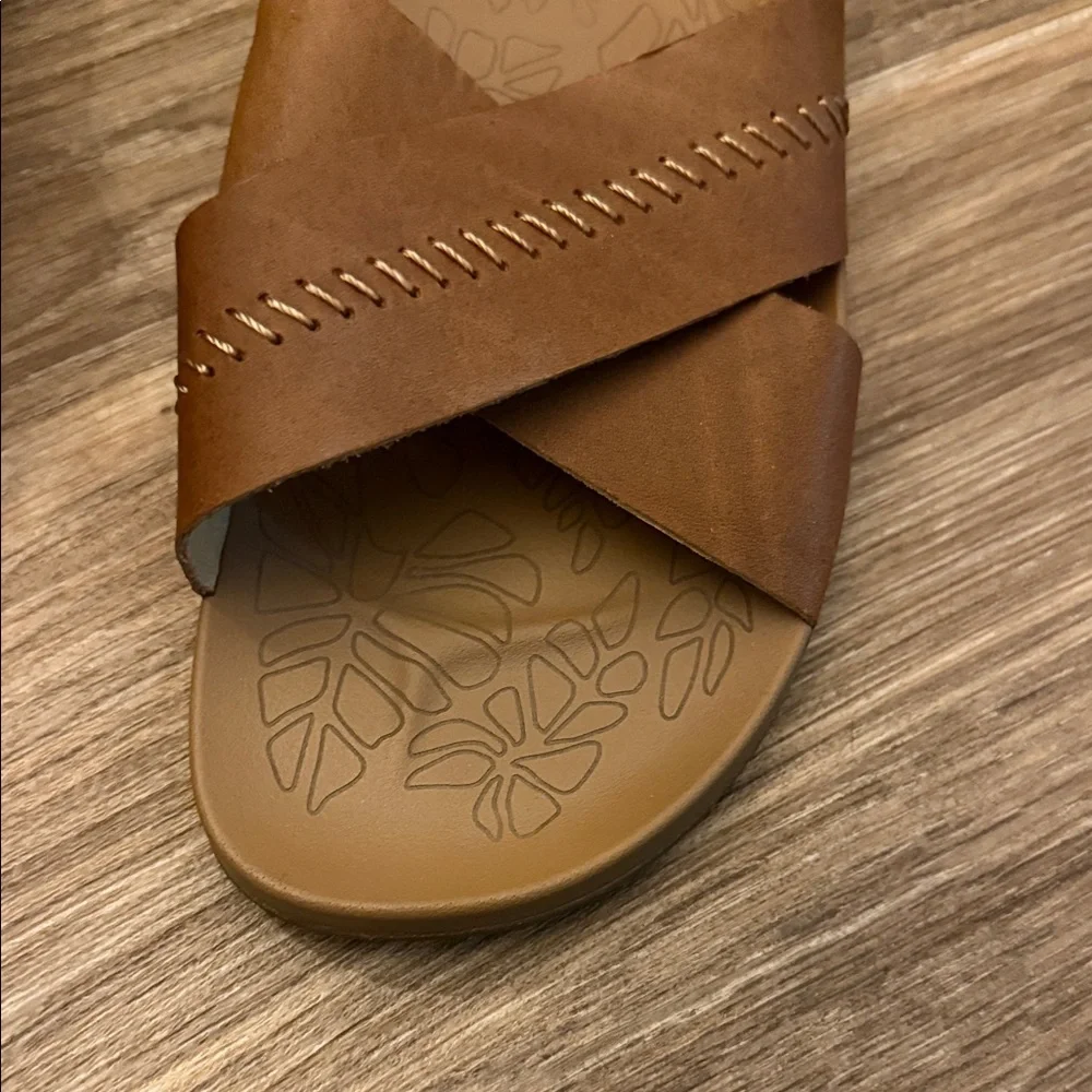 OluKai leather Slide Sandals for Women size 7 Hawaii comfort - Picture 3 of 6